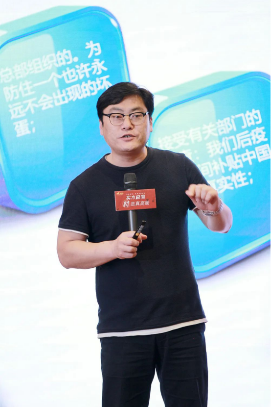 冠牛新品首秀 | 遇見香鉑后，其他衣柜都成了前任