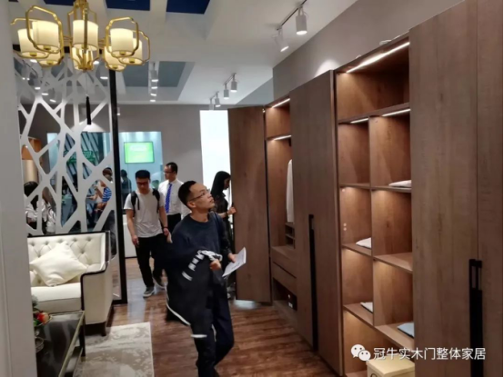 前線直擊！展會第二天，人潮只增不減，精彩不停歇?。?/></span></p><p style=